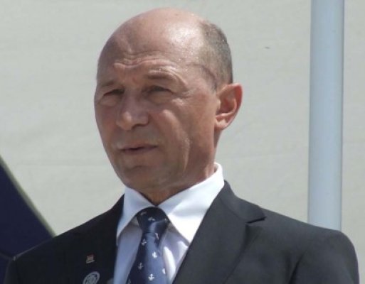 Băsescu se află la Constanţa, unde filmează un interviu pentru CNN în terminalul portuar